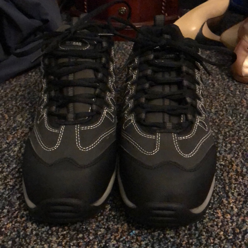 Never worn steel toes shoes